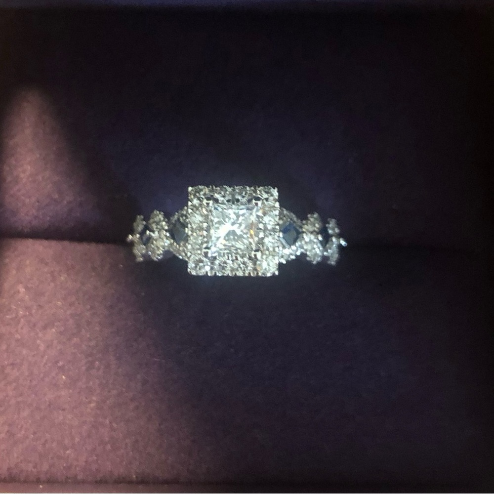 Elegant white gold  Diamond Ring